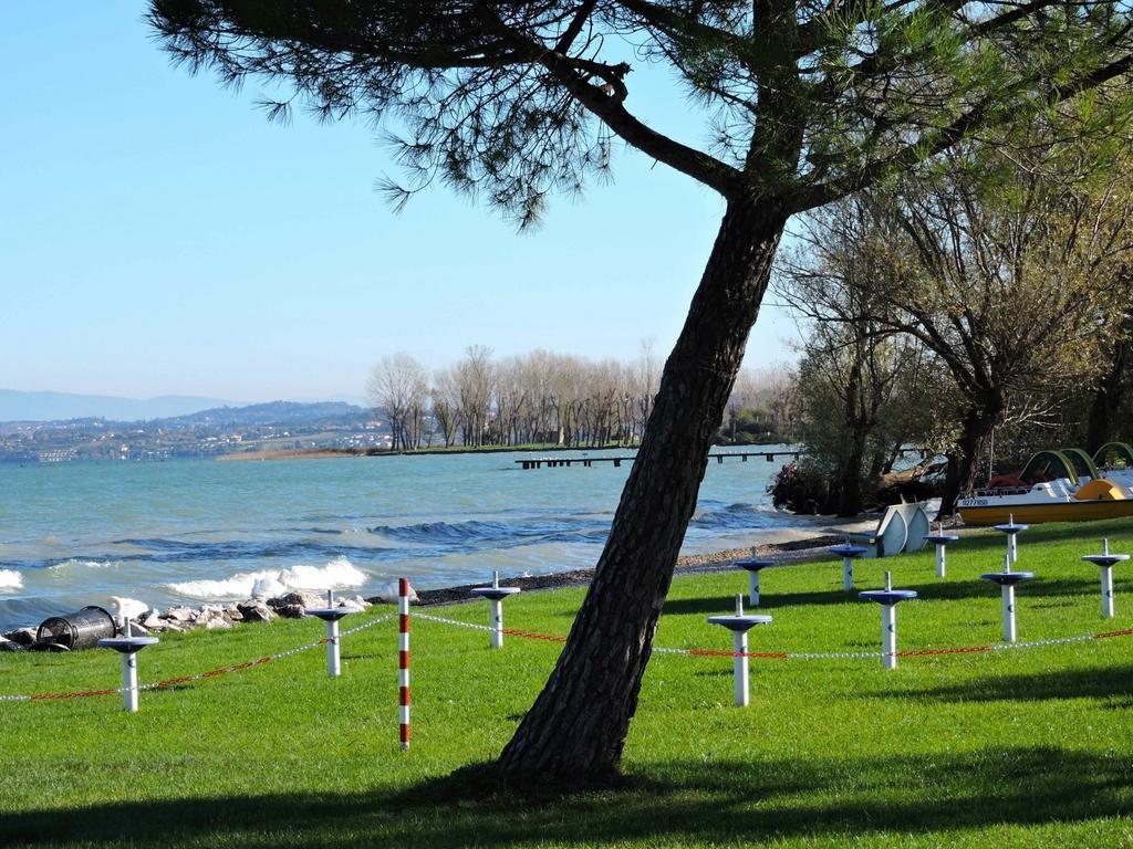 Appartamento Spiaggia Brema Sirmione Exterior photo